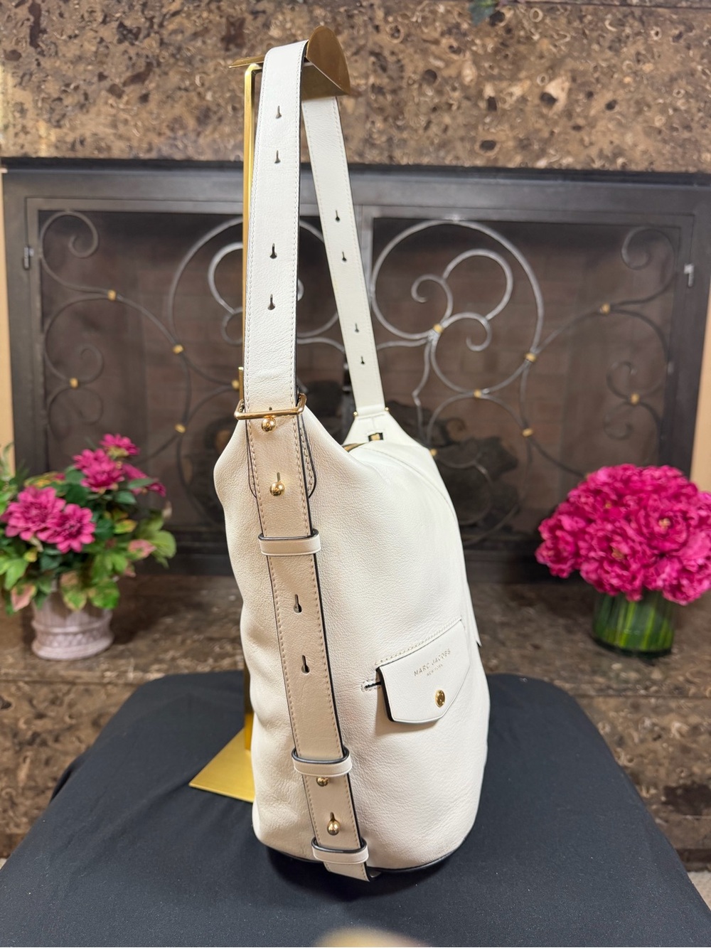 Marc Jacobs White Pebbled Leather Hobo Shoulder Bag - Picture 3 of 6
